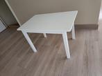 Ikea houten kindertafel met 3 stoelen, Tafel(s) en Stoel(en), Zo goed als nieuw, Ophalen