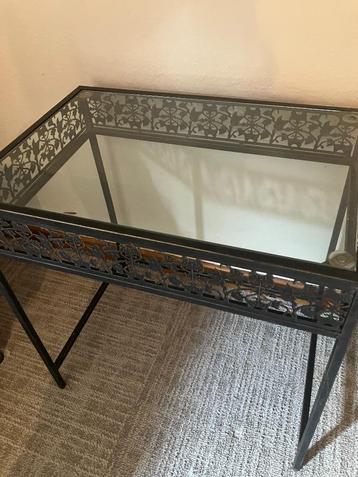 side table beschikbaar voor biedingen