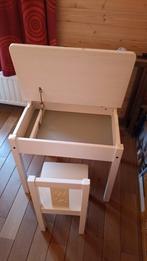Petit bureau enfant blanc en bois avec chaise incluse, Enfants & Bébés, Chambre d'enfant | Tables & Chaises, Enlèvement, Utilisé