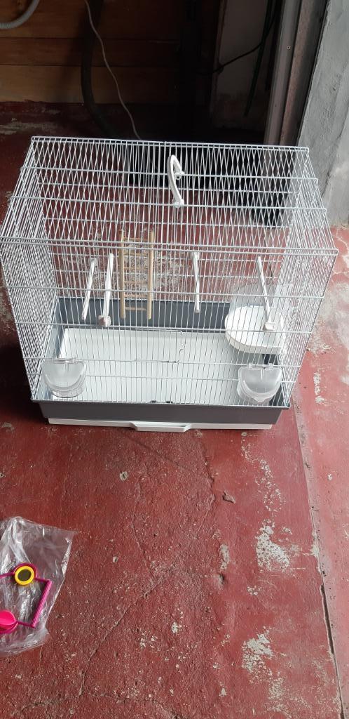 vogelkooi en accessoires zo goed als nieuw, zand en voeding, Dieren en Toebehoren, Vogels | Hokken en Kooien, Zo goed als nieuw