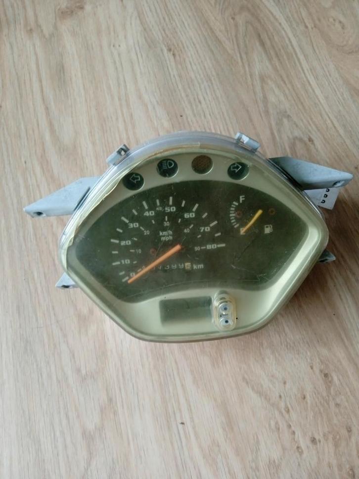 Kilometerteller neco 50cc scooter, Fietsen en Brommers, Brommeronderdelen | Algemeen, Carburateur, Ophalen of Verzenden