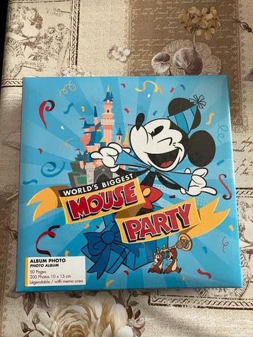 Nieuw fotoalbum Disneyland Parijs ' World's biggest Mouse beschikbaar voor biedingen