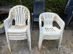 2 sets van 4 stoelen om te doneren, Tuin en Terras, Ophalen, Gebruikt, Plastic, Stapelbaar