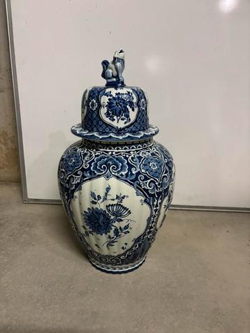 Vaas delfts blauw ‘ Royal Sphinx Maastricht’ beschikbaar voor biedingen