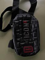 Zwart en rood heuptasje, Handtassen en Accessoires, Tassen | Schoudertassen, Ophalen, Zo goed als nieuw, Zwart
