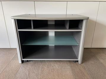 TV-kast beschikbaar voor biedingen