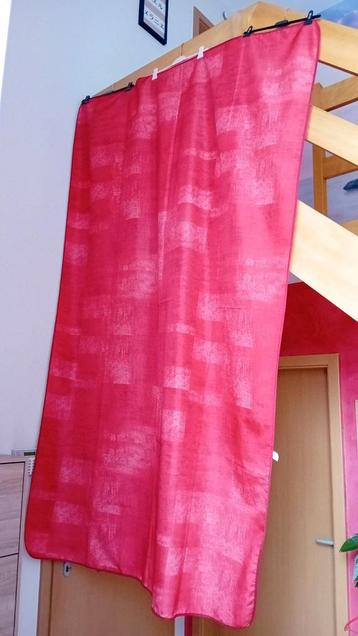 Groot karmijnrood tafelkleed 150 x 240 cm beschikbaar voor biedingen