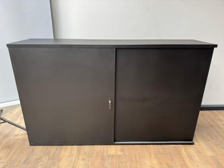 Zwarte schuifdeurkast B-keus, Huis en Inrichting, Woonaccessoires | Wandplanken en Boekenplanken, Ophalen of Verzenden
