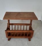 Bijzettafel met krantenbak in hout - 50 cm hoog, Huis en Inrichting, Ophalen, Gebruikt, Hout