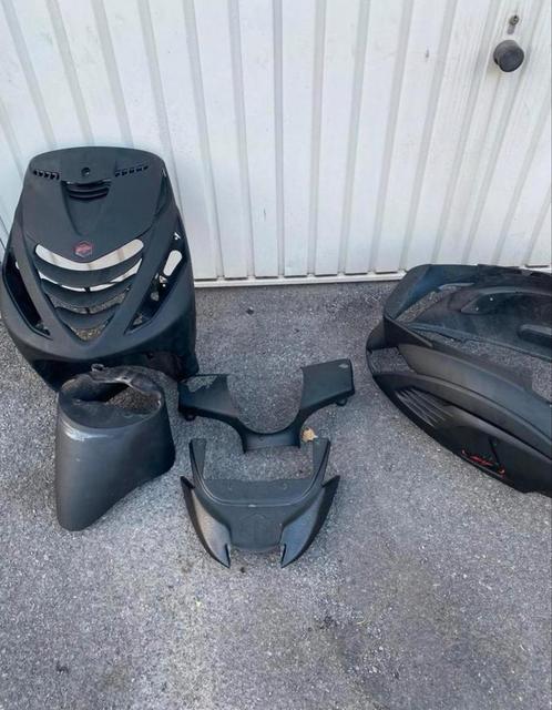 Piaggio Zip Mat zwart Rs1 Sp Kappenset, Fietsen en Brommers, Brommeronderdelen | Scooters, Piaggio, Ophalen