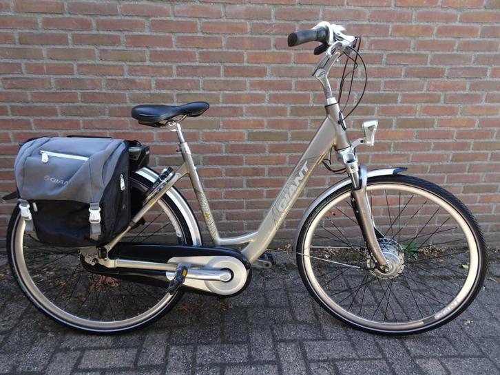 zeer nette goede giant dubbele 36 v accu,s hoge axiradius, Fietsen en Brommers, Elektrische fietsen, Zo goed als nieuw, Giant