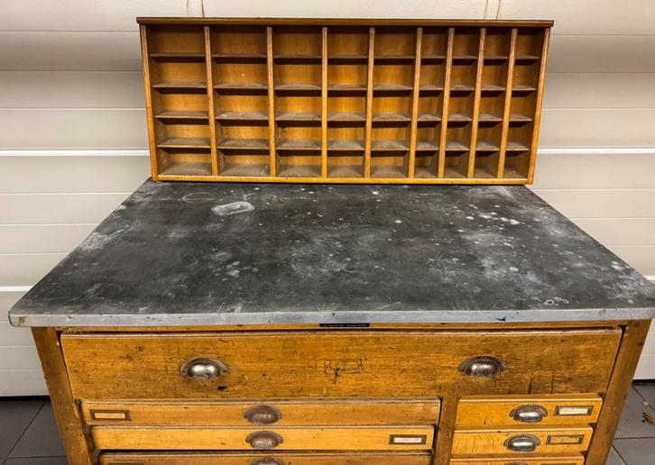 1 armoire blanches pour une machine à écrire/une imprimerie, Antiquités & Art, Curiosités & Brocante, Enlèvement