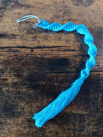 Macramé sleutelhangers beschikbaar voor biedingen