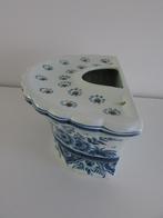 Een Delftse Pique-fleurs, Antiek en Kunst, Ophalen of Verzenden