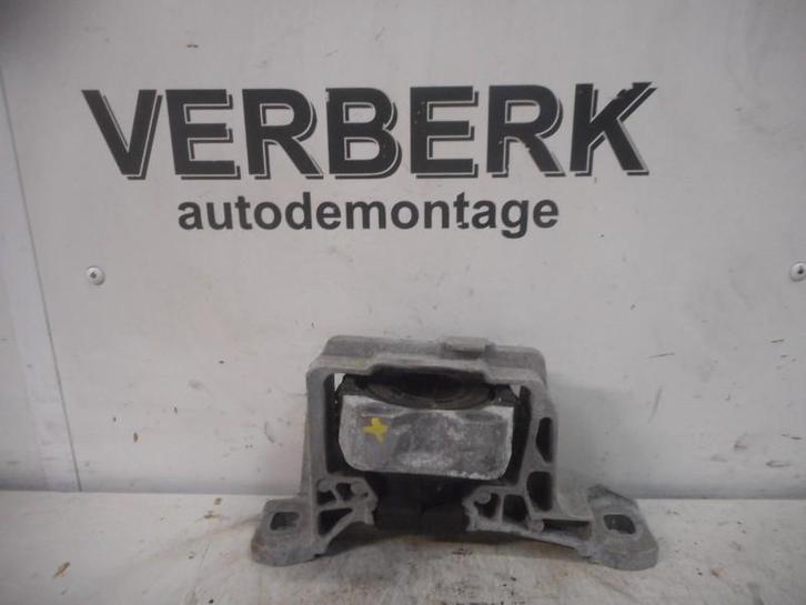 MOTORSTEUN RECHTS Ford Focus (01-1970/-) (av616f012ab), Auto-onderdelen, Ophanging en Onderstel, Ford, Gebruikt