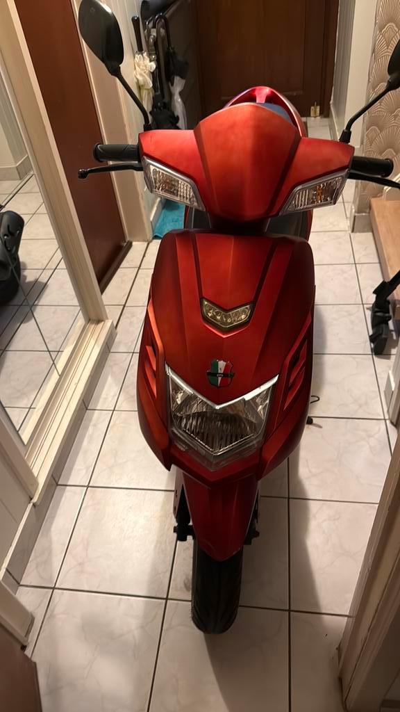 Gts vici, Fietsen en Brommers, Scooters | Piaggio, Zo goed als nieuw, Overige modellen, Klasse A (25 km/u), Ophalen