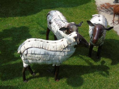 een schaap in smeedijzer in kleuren en roest., Tuin en Terras, Tuinbeelden, Nieuw, Dierenbeeld, Metaal, Ophalen