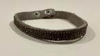 Grijze armband met strass, Handtassen en Accessoires, Armbanden, Gebruikt, Leer, Ophalen of Verzenden, Grijs