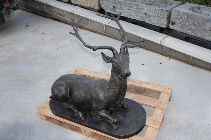 cerf couché en fonte patinée bronze ou rouillé !, Jardin & Terrasse, Statues de jardin, Neuf, Animal, Métal, Enlèvement ou Envoi