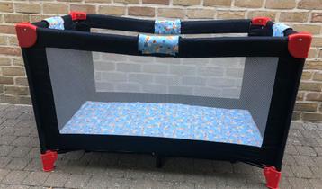 Reisbedje met matras en beschermhoes beschikbaar voor biedingen