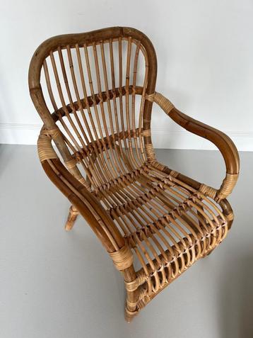 Rotan kinderstoel beschikbaar voor biedingen