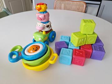 Fisher-price speelgoed: blokjes, tractor, diertjes, pannetje