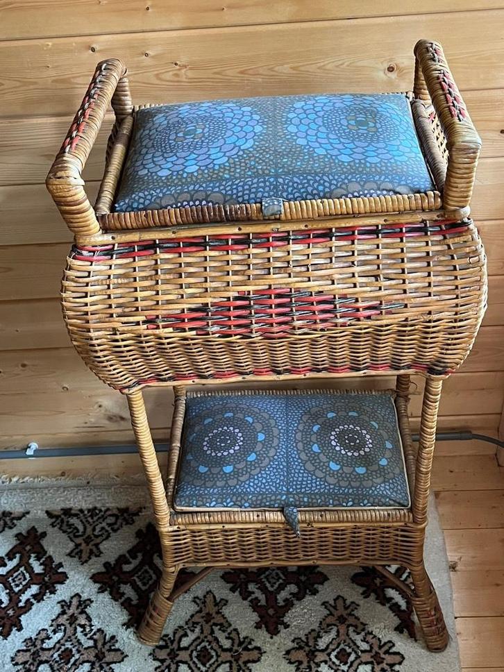 rieten naaimand (originele staat), Antiek en Kunst, Curiosa en Brocante, Ophalen