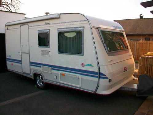 Adria unica B431- DD caravan, Caravans en Kamperen, Caravans, Particulier, tot en met 4, Adria, Dwarsbed, 2 aparte bedden, Disselslot