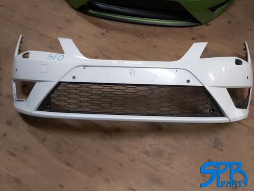 Voorbumper SEAT LEON III FR 5F0807221M BUMPER GRILL MID + LI, Auto-onderdelen, Carrosserie, Bumper, Seat, Voor, Gebruikt