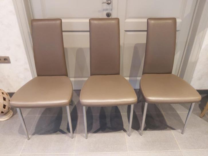 Stoelen in zeer goede staat, Huis en Inrichting, Stoelen, Zo goed als nieuw, Drie, Leer, Metaal, Overige kleuren, Ophalen