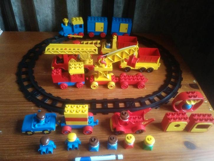 Duplo avec trains, voiture, camions, pompiers, etc..., Enfants & Bébés, Jouets | Duplo & Lego, Utilisé, Duplo, Ensemble complet