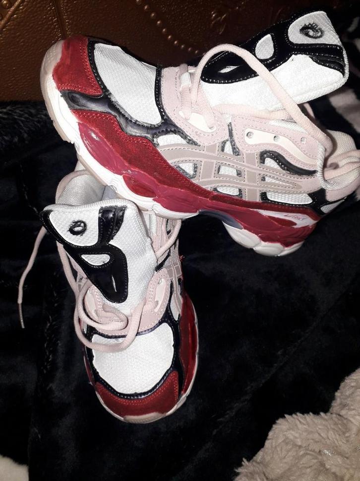 Basket Asics fille, Sport en Fitness, Basketbal, Ophalen