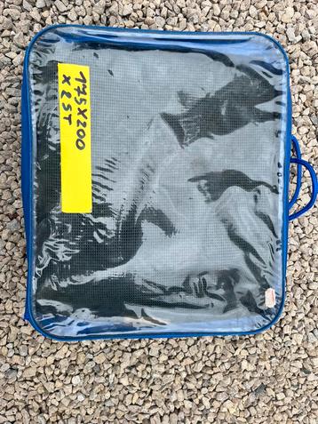 Schaduwdoek beschikbaar voor biedingen