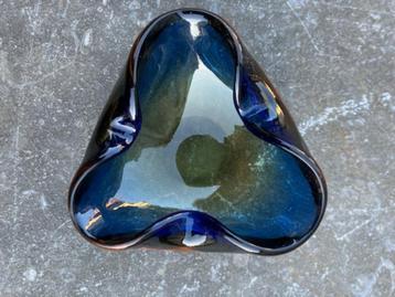 DRIEHOEKIGE ASBAK VIDE POCHE IN MURANO GLAS. PERFEKTE STAAT. beschikbaar voor biedingen
