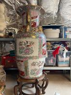 Grote Chinese vaas met kleurrijk decor, Antiek en Kunst, Ophalen