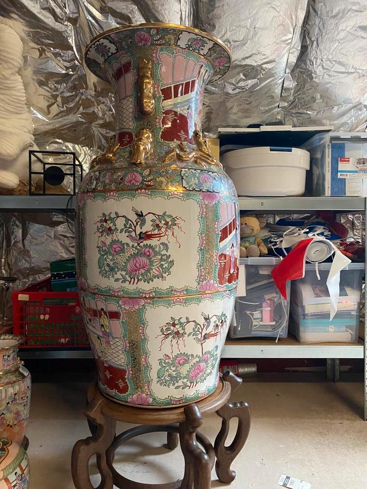 Grote Chinese vaas met kleurrijk decor, Antiek en Kunst, Antiek | Vazen, Ophalen