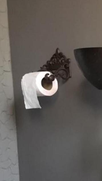 TOILETROLHOUDER ~ lelie ~ landelijk gietijzer beschikbaar voor biedingen