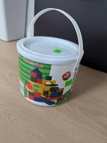 Houten blokkendoos beschikbaar voor biedingen