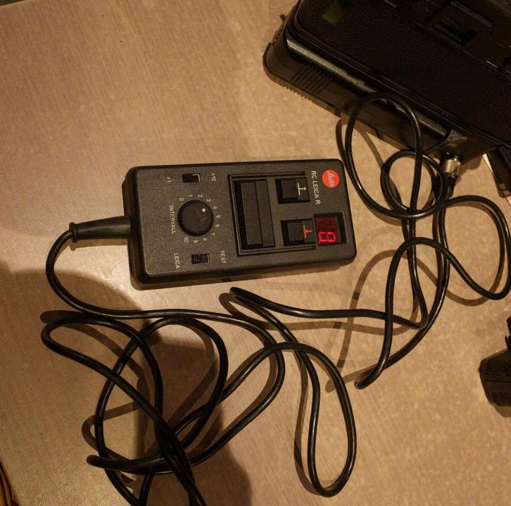 Leica Grip + R3 winder + afstandsbediening, Audio, Tv en Foto, Fotocamera's Analoog, Gebruikt, Spiegelreflex, Leica, Ophalen of Verzenden