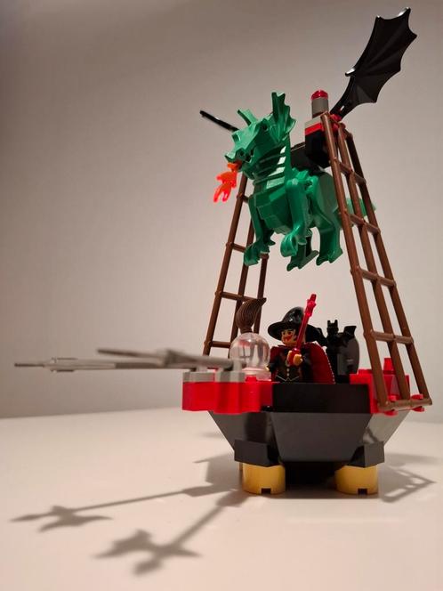 LEGO heks en draak - 6037 Witch Windship (1997) + vleermuis, Kinderen en Baby's, Speelgoed | Duplo en Lego, Zo goed als nieuw