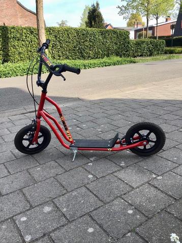 Stoere step met luchtbanden beschikbaar voor biedingen