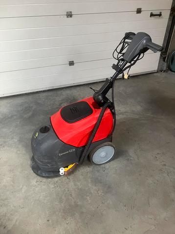 Schrobzuigmachine met lader, Enlèvement, Utilisé, Machine de nettoyage à brosse