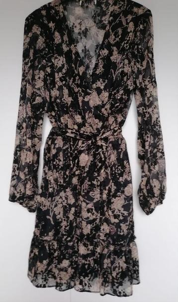 Zwarte damesjurk met bloemmotief, maat S beschikbaar voor biedingen