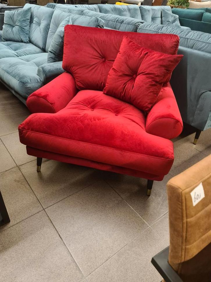 Fauteuil New Adore en velours rouge 395€, Maison & Meubles, Chaises, Neuf, Une, Bois, Synthétique, Métal, Tissus, Autres matériaux