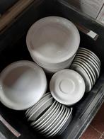 Borden, bestek, koffietassen, Huis en Inrichting, Ophalen, Bord(en)
