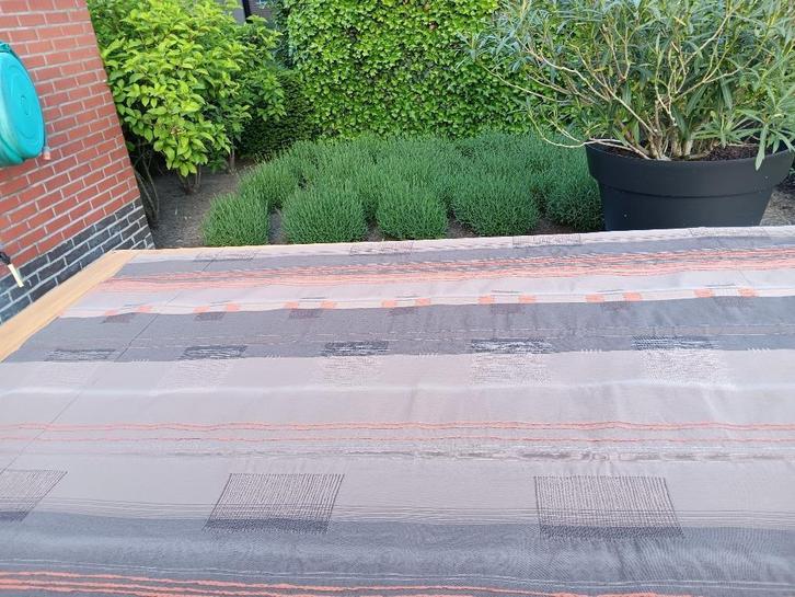 Gordijnen taupe met oranje isolerend met rail, Huis en Inrichting, Stoffering | Gordijnen en Lamellen, Zo goed als nieuw, Bruin