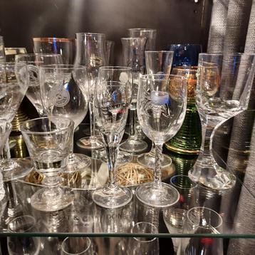 Kleine en grote sierglazen kristal kunnen per stuk genomen. beschikbaar voor biedingen