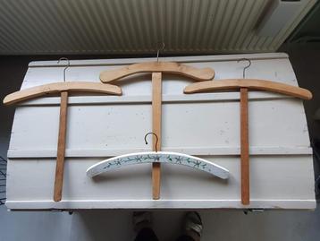 Franse kleerhangers kledinghanger met stok antiek vintage beschikbaar voor biedingen