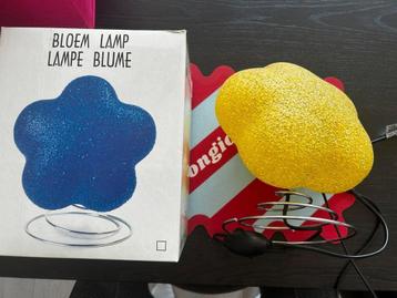 Nachtlampje gele bloem beschikbaar voor biedingen