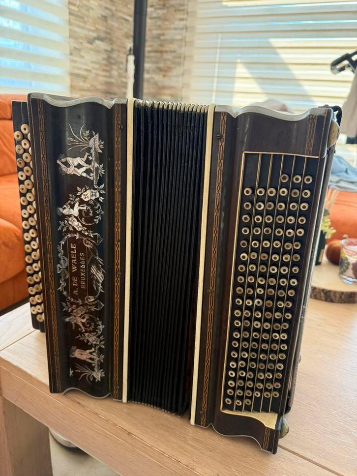 Accordéon ancien P. De Waele – Instrument de collection, Muziek en Instrumenten, Accordeons, Gebruikt, Ophalen of Verzenden